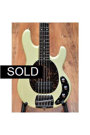 Musicman Classic Stingray 5 White Musicman Classic Stingray 5 White